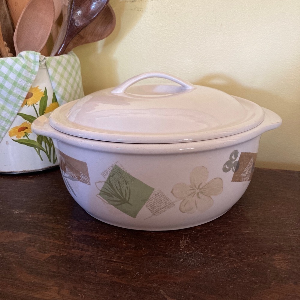 Corelle Coordinates 1.5 casserole dish with lid